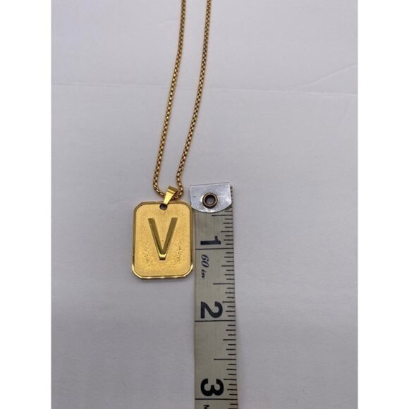 Alphabet V Necklace‎ Gold Tone - Picture 3 of 14